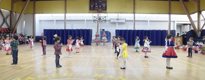 Protégé : Les élèves de maternelle du lycée Charles de Gaulle de Concepcion célèbrent les Fiestas Patrias